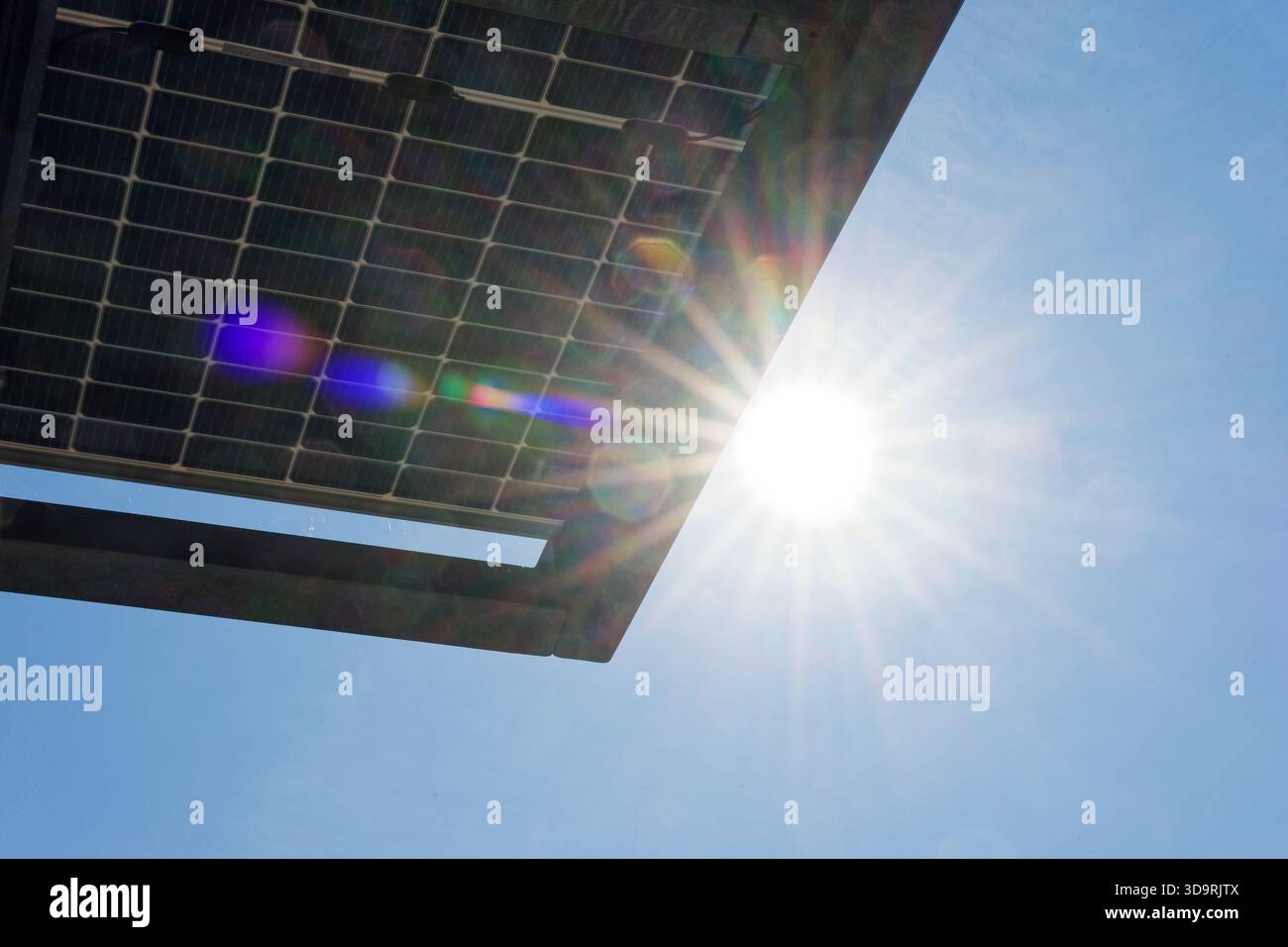 Radiant sun rays hi-res stock photography and images - Alamy