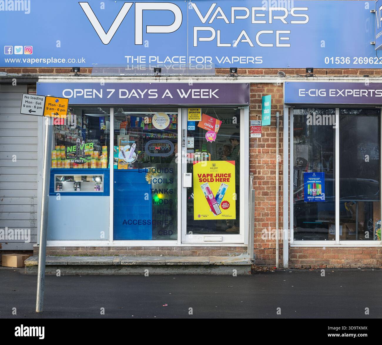 vape shop corby town centre E cig shop hi-res stock photography and images
