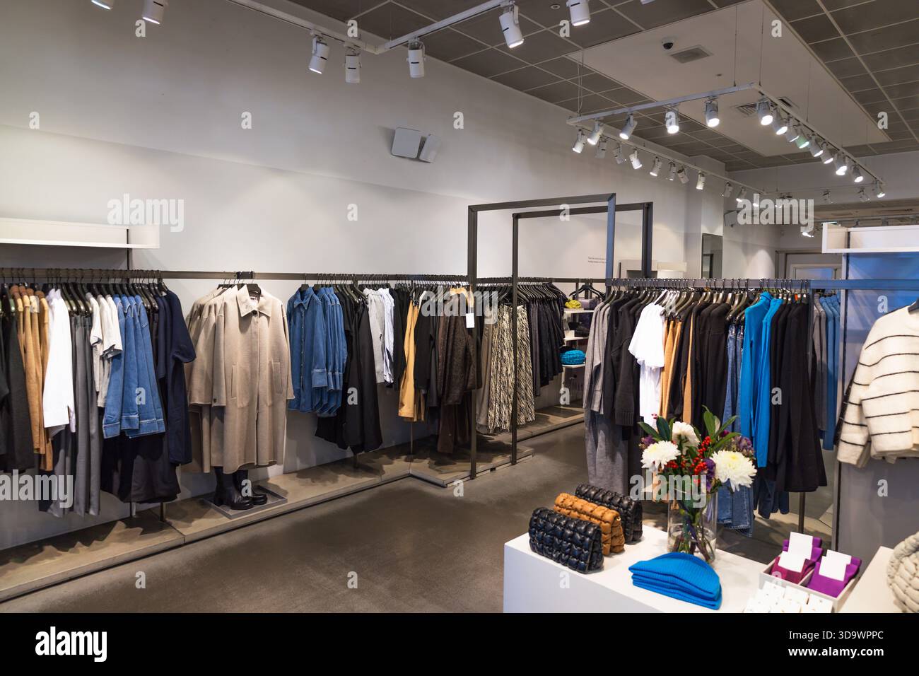 Racks of clothing store hi-res stock photography and images - Alamy