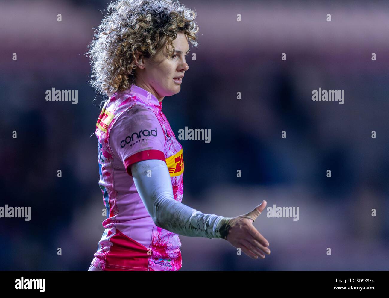 Ellie Kildunne, English international and Harlequins PWR rugby union female player with her trade mark curley hair playing against Leicester Tigers. Stock Photo