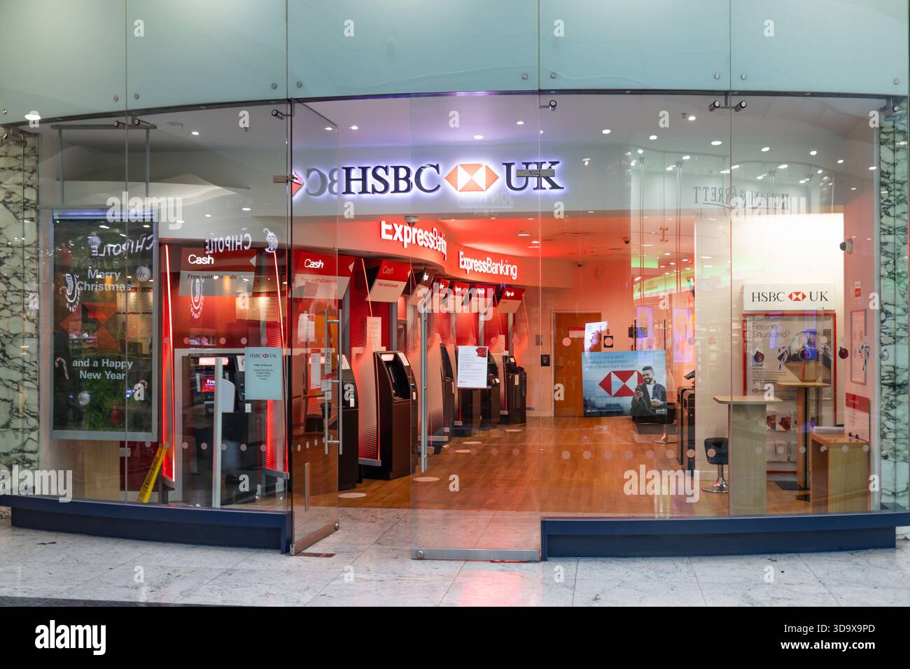Hsbc uk storefront hi-res stock photography and images - Alamy