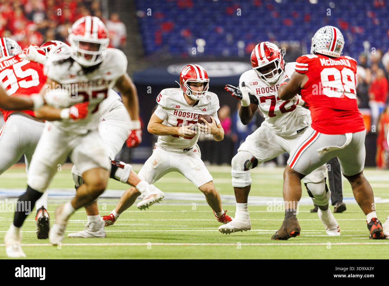 Decoding the Pocket: Fernando Mendoza's Tactical Evolution