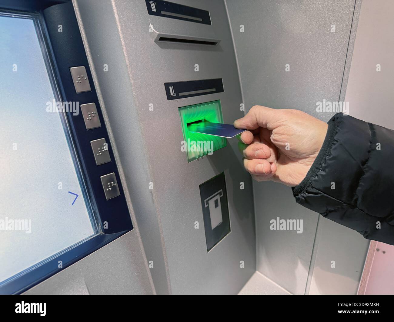 Scam atm hi-res stock photography and images - Alamy