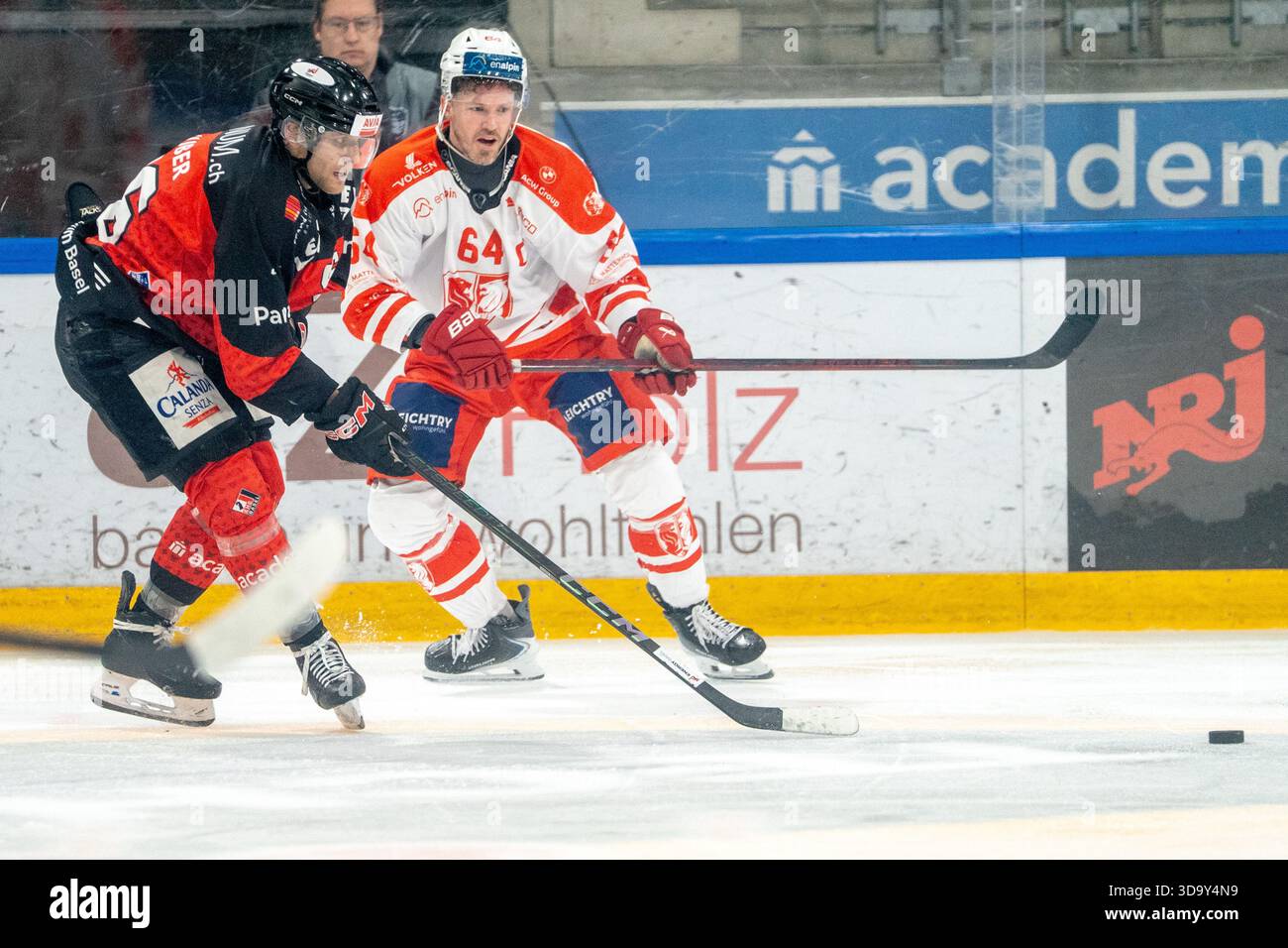07/12/2025, Basel, St.Jakob Arena, SL: EHC Basel - EHC Visp, Eigenmann ...