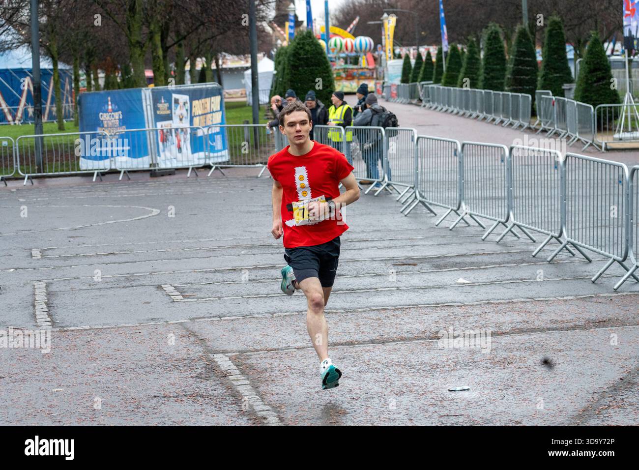 Glasgow Scotland, UK. 7th December 2025. The annual Santa Dash, a 5K ...