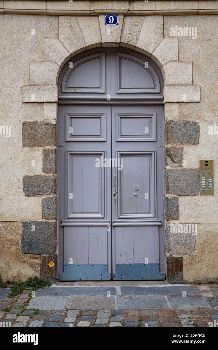 Arched double door hi-res stock photography and images - Alamy
