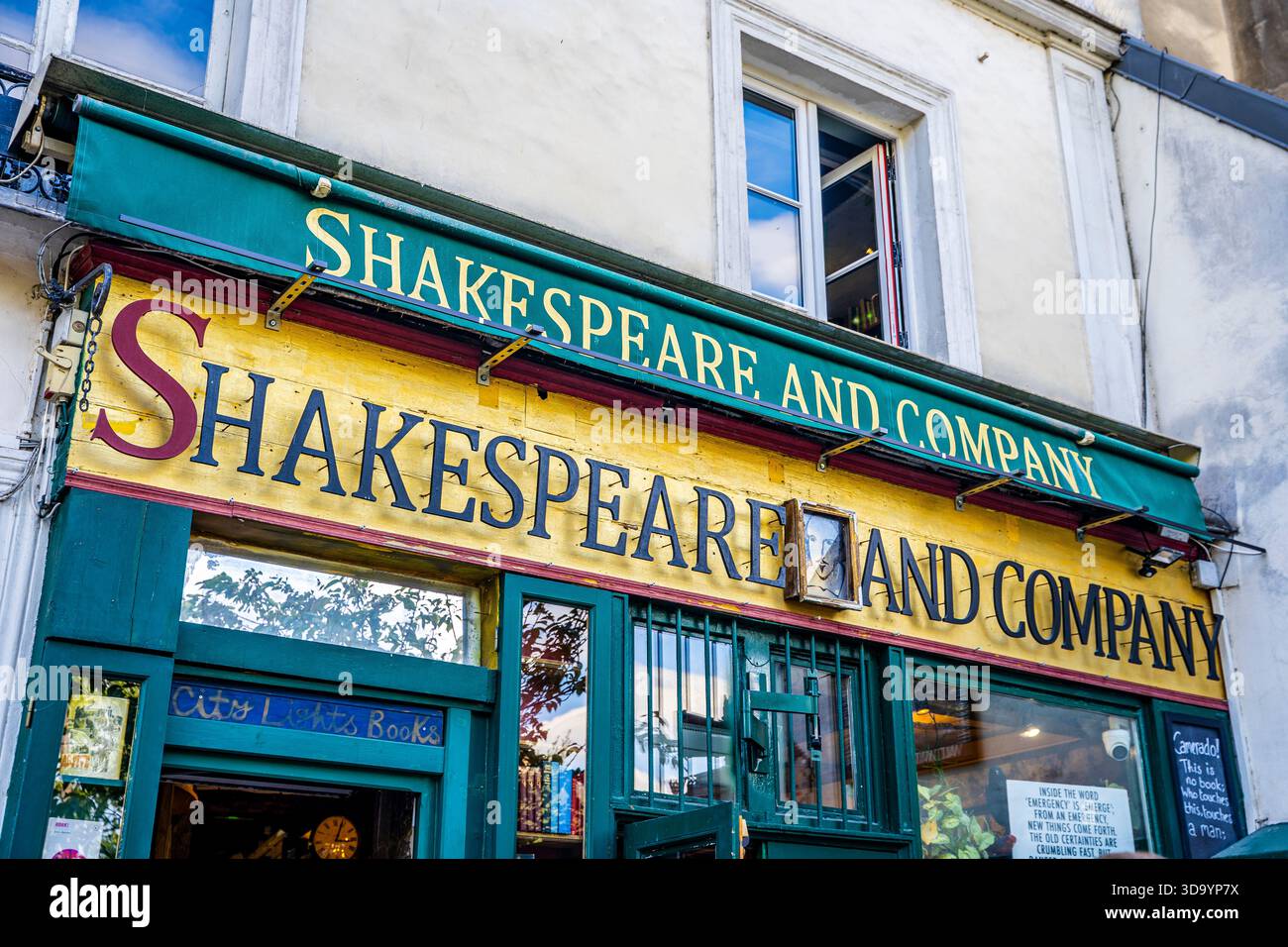 Front of Shakespeare and Company Bookstore, an English-language bookstore in rue de la Bucherie, on Seine's Left Bank, Paris, France Stock Photo