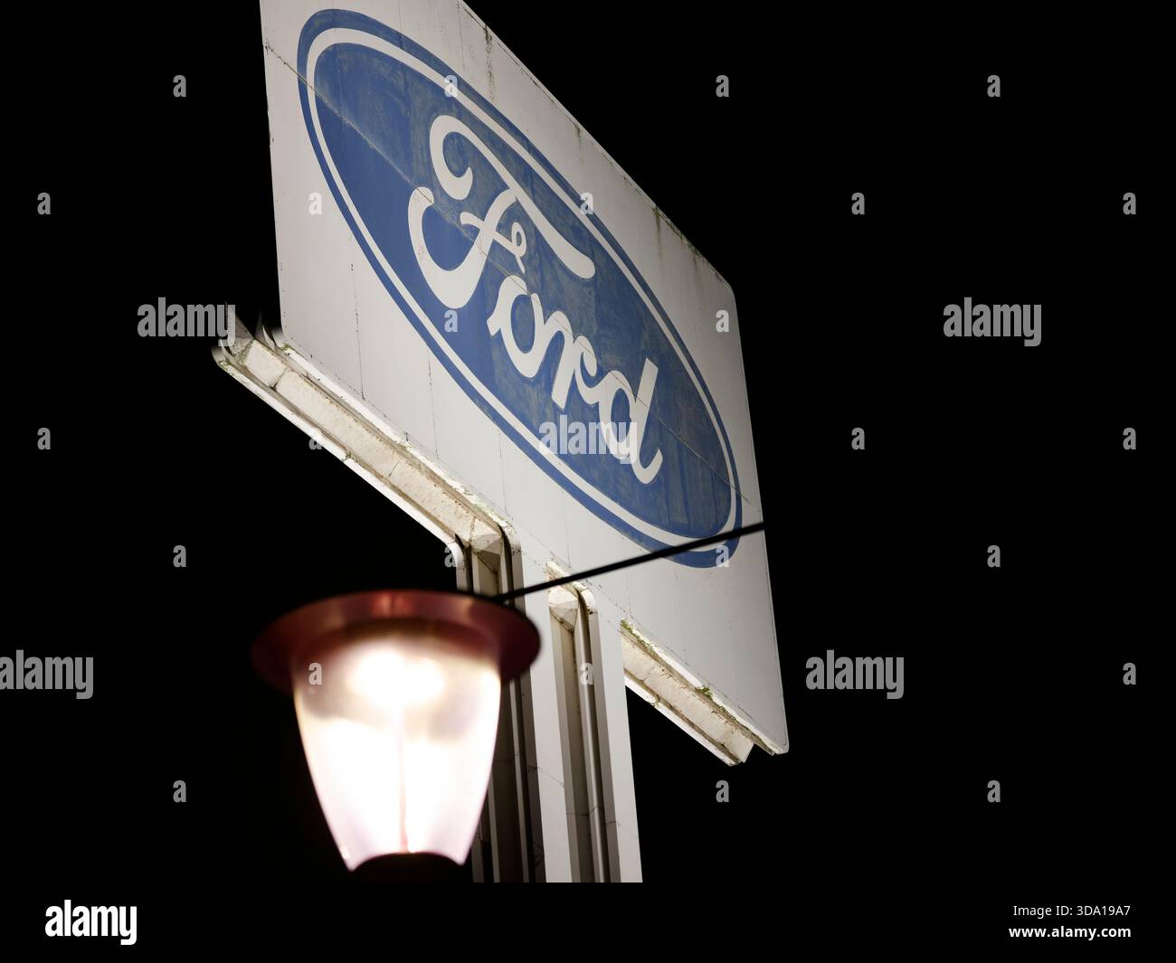 Cologne, Germany. 08th Dec, 2025. A logo of the car manufacturer Ford can  be seen on