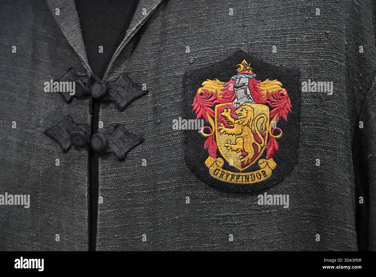 Harry potter costume hi-res stock photography and images - Alamy, image size:1300x956