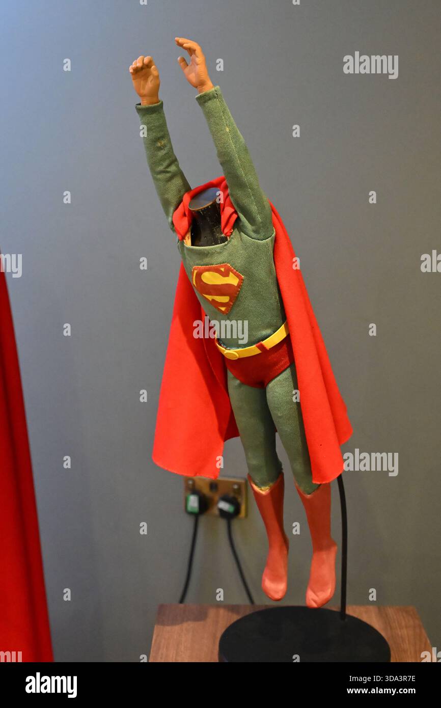 Superman christopher reeve 1978 hi-res stock photography and images - Alamy, image size:866x1390