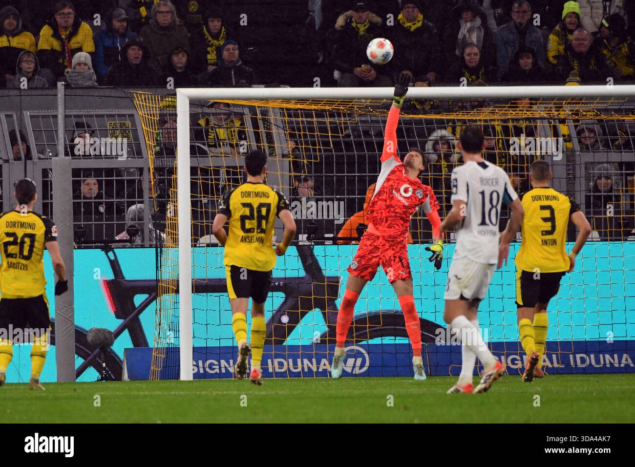 Football; Matchday 13; 1. Bundesliga [Bundesliga]; Season 2025/2026 ...