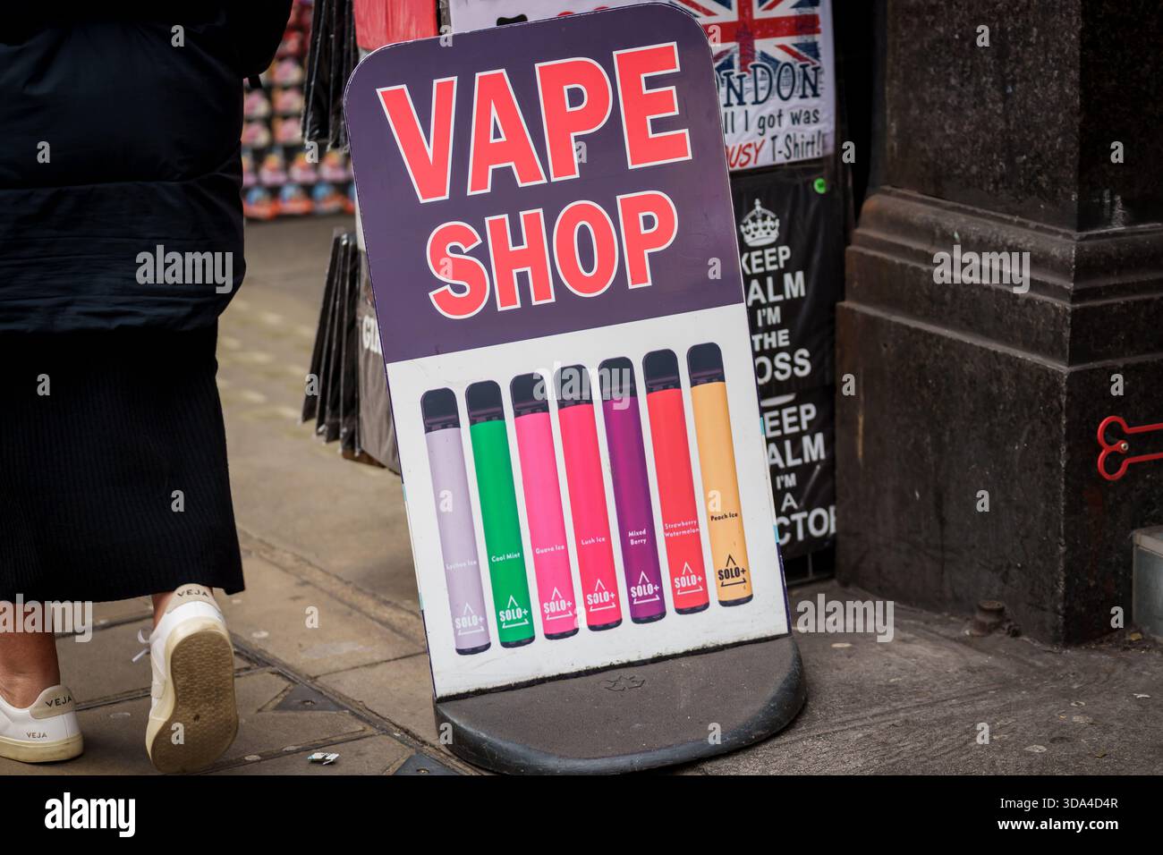 vape london Uwell Caliburn A2 Pod Kit – London Vape House main image 1