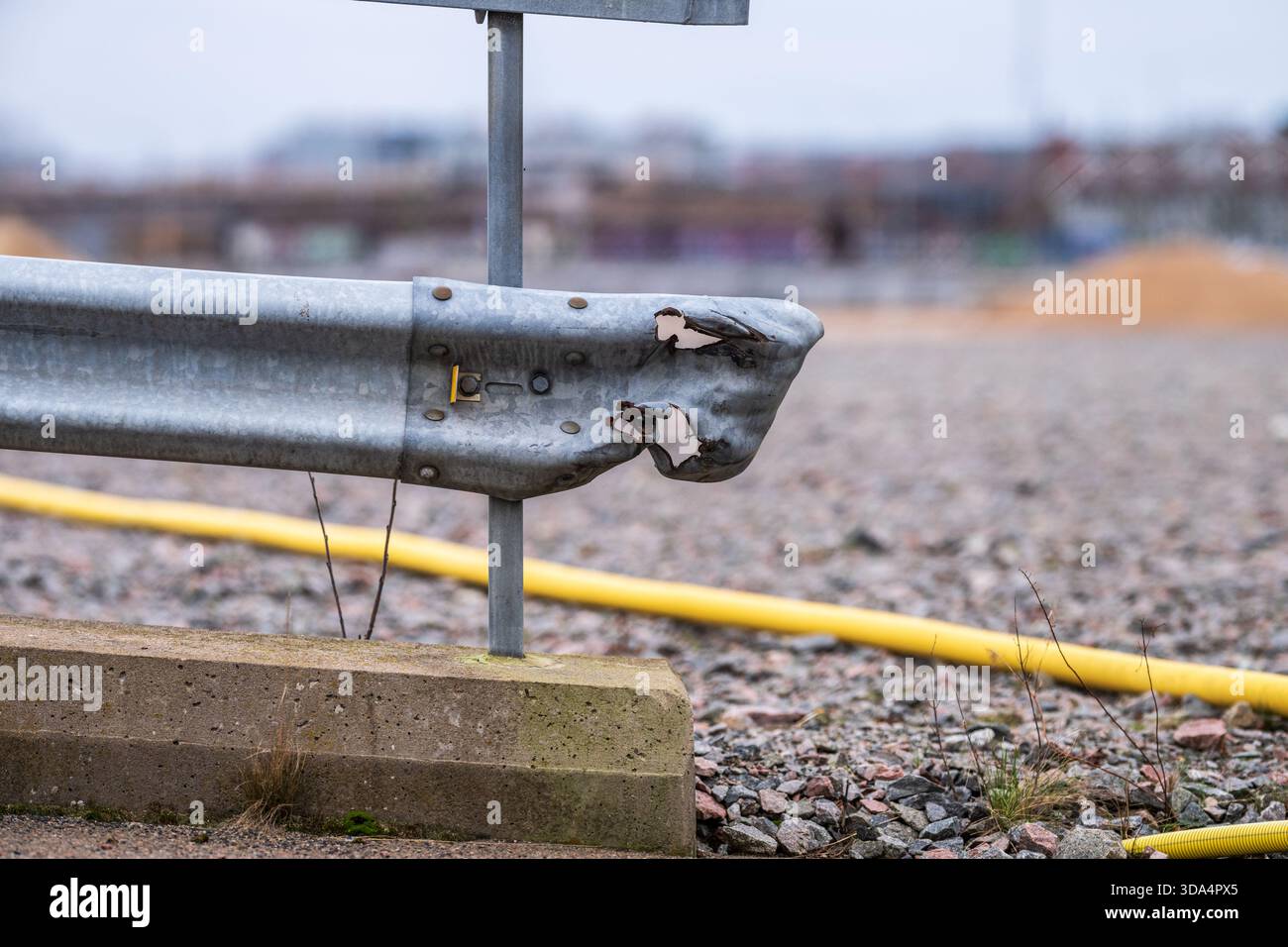 Damage Riles Metal Damaged guardrail hi-res stock photography and images - Alamy