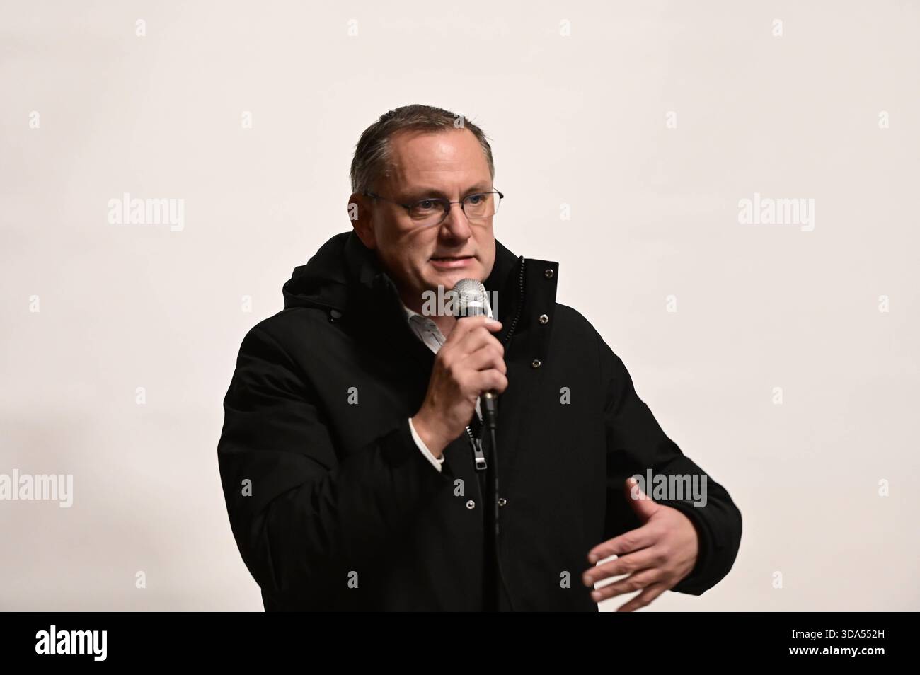 Tino Chrupalla bei der Vernissage der Fotoausstellung 80 Jahre 