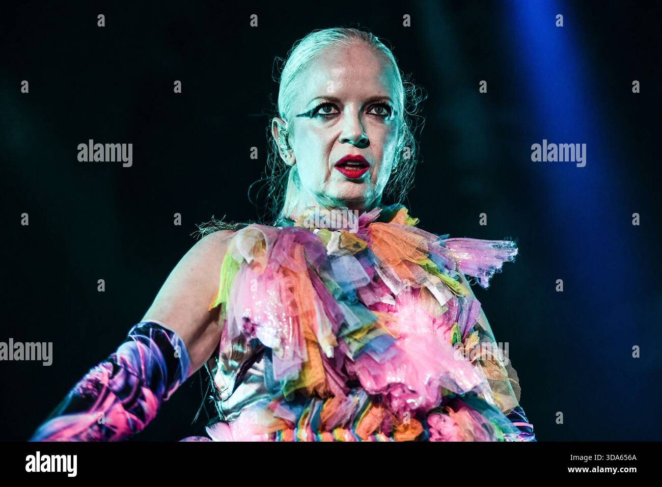 Garbage Singer Rant Garbage (Shirley Manson, lead vocalist) playing live in Obras Stadium ...