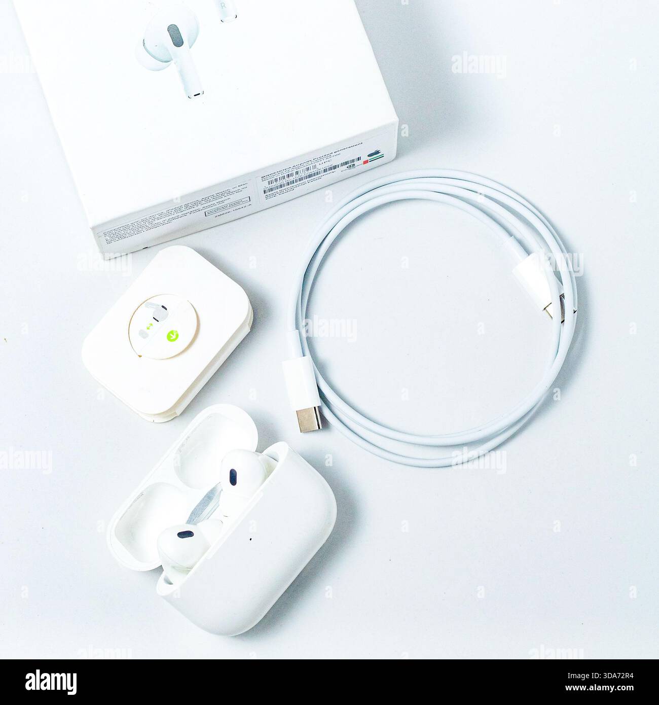 Apple airpods pro 2 hi-res stock photography and images - Alamy