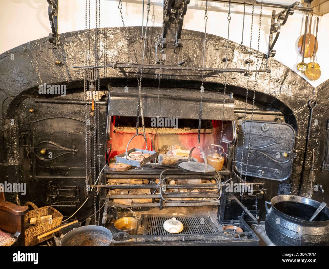 Cast iron range victorian hi-res stock photography and images - Alamy