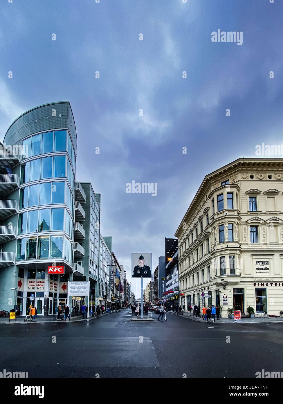 Checkp Point Charlie Inages Checkpoint charlie view hi-res stock photography and images - Alamy