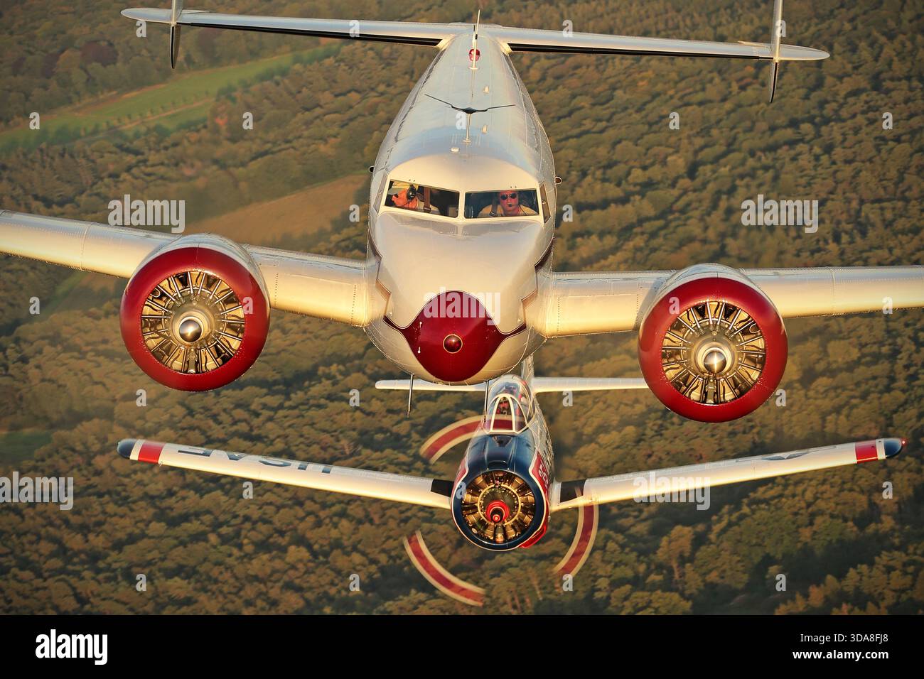 Aircraft positioning operation photograph hi-res stock photography and ...