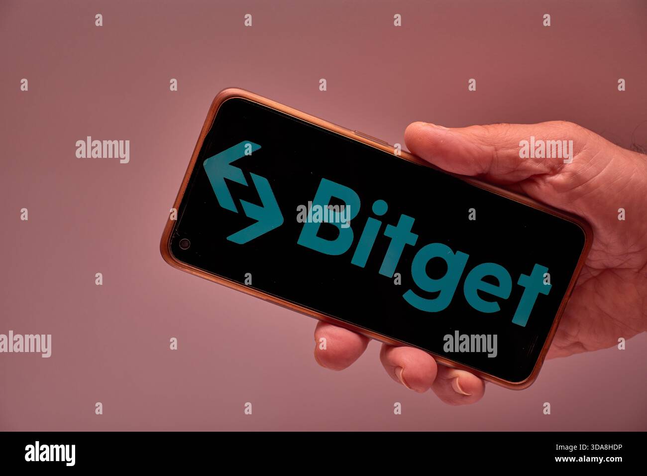 Cex exchange hi-res stock photography and images - Page 2 - Alamy