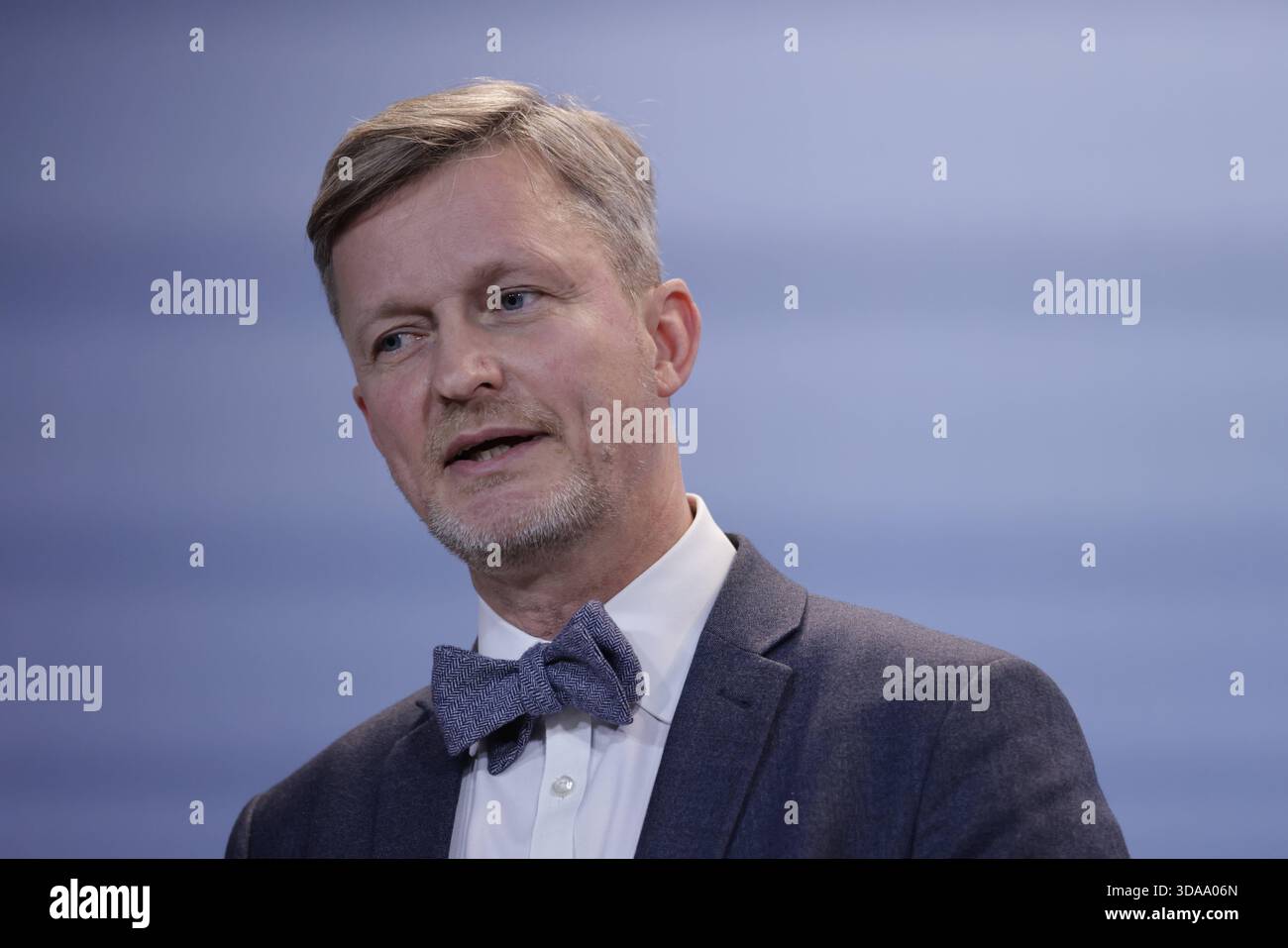 Dr. Andreas Handschuh, Chef der Schsischen Staatskanzlei, Deutschland,  Berlin, BMWE, Bundeswirtschaftsministerin Reiche, die Ministerprsidenten  von Sachsen-Anhalt und Brandenburg sowie der Chef der Schsischen  Staatskanzlei sprechen anlsslich eines ...