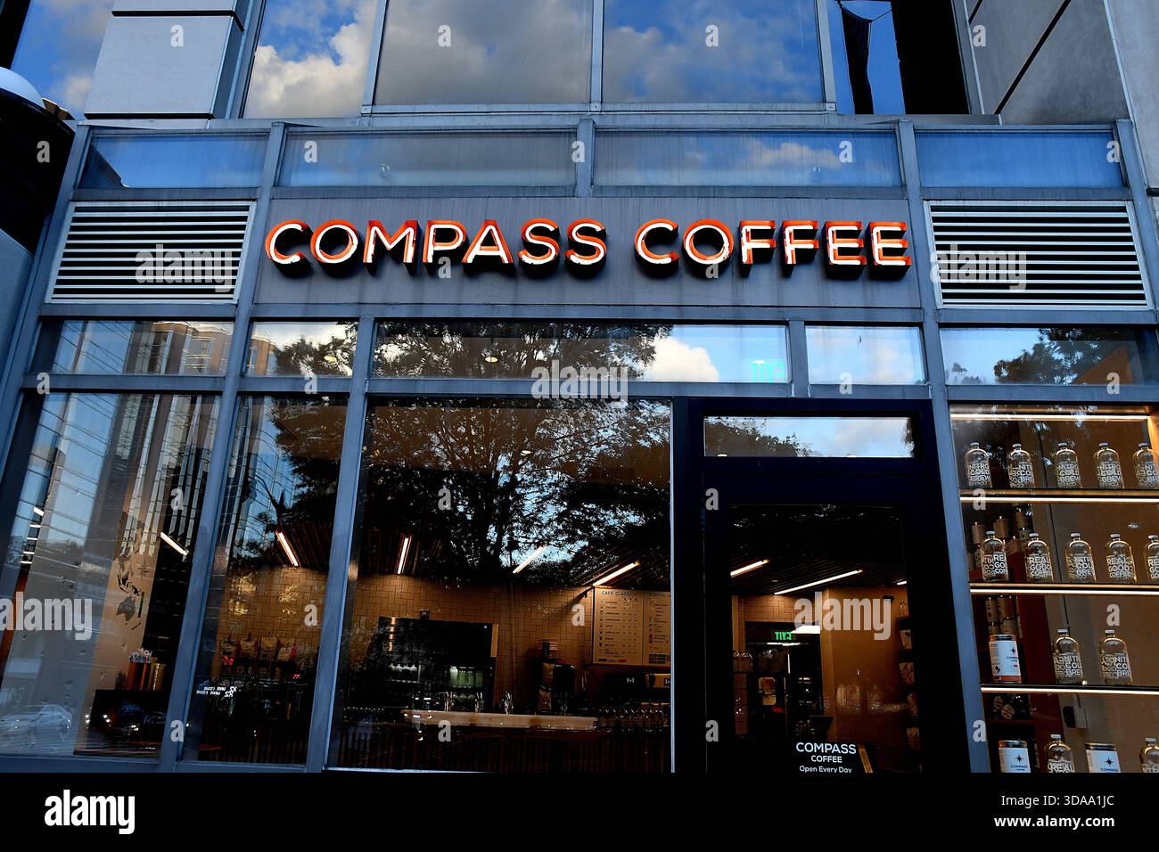 Cafe kompass hi-res stock photography and images - Alamy