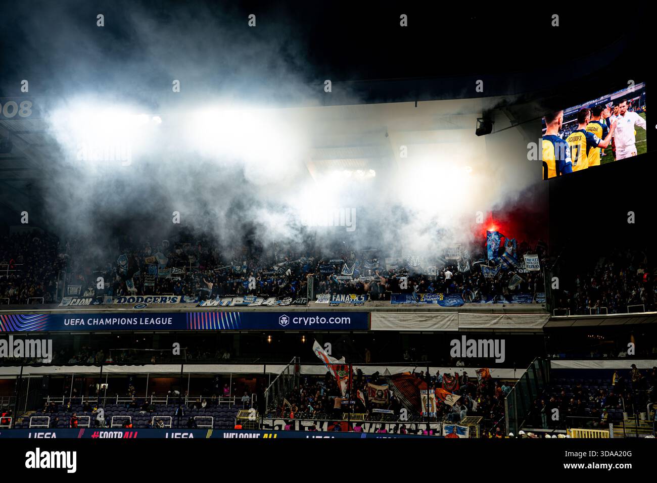 Marseille fans hi-res stock photography and images - Page 8 - Alamy