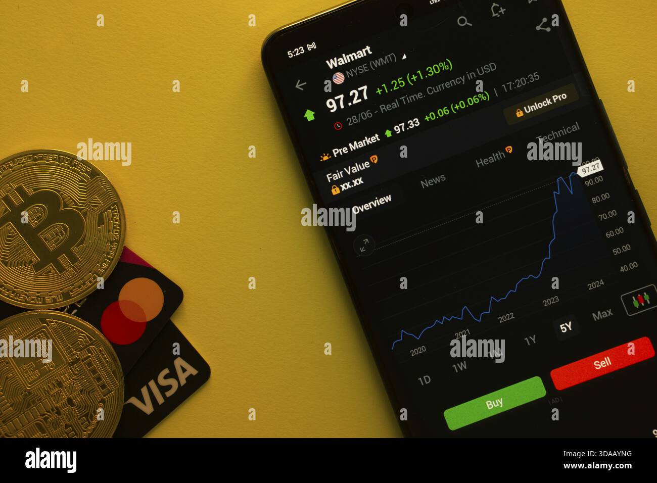 Visa credit card bitcoin hi-res stock photography and images - Alamy