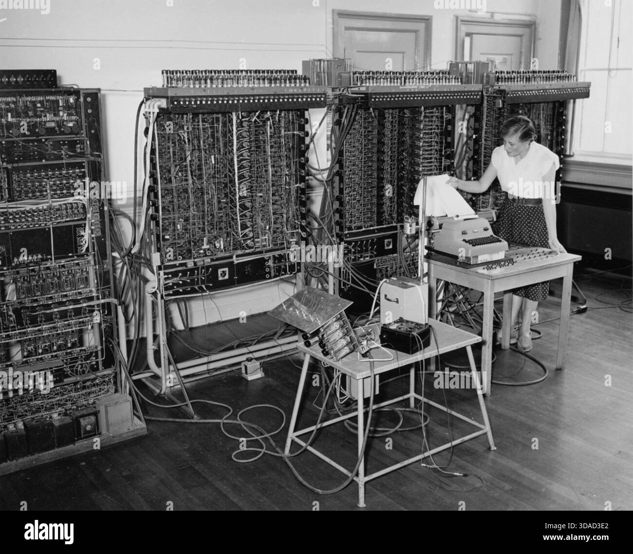 First Substantial Computer First computer 1950s hi-res stock photography and images - Alamy