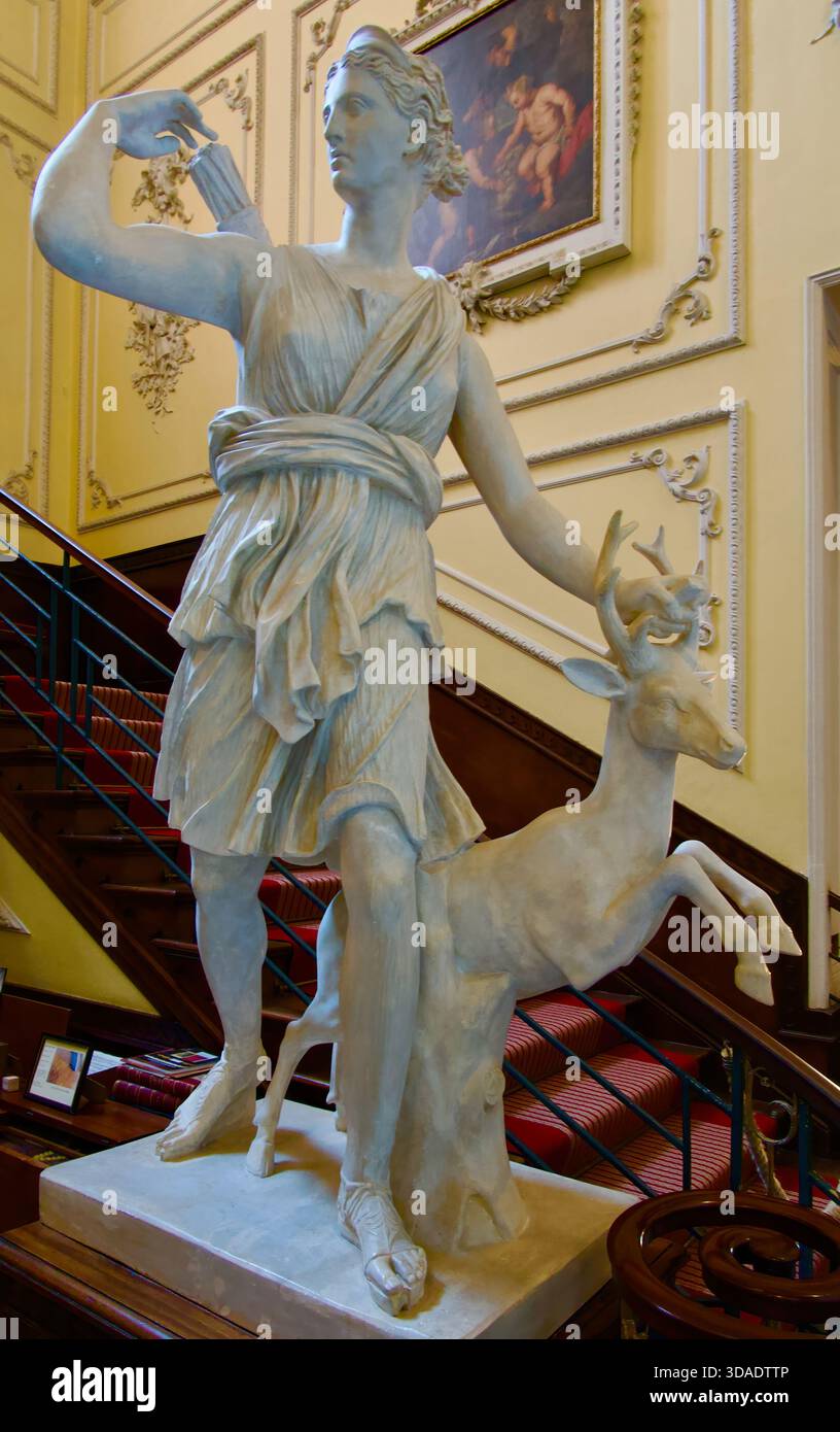 Artemis greek goddess hunting hi-res stock photography and images - Alamy