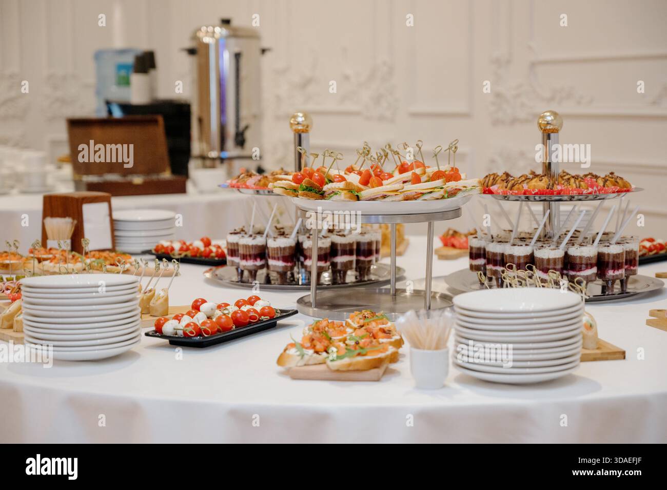 Banquet hall set up hi-res stock photography and images - Alamy