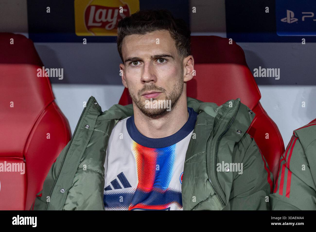 Leon Goretzka (FC FC Bayern Munich, #8) takes a seat on the bench