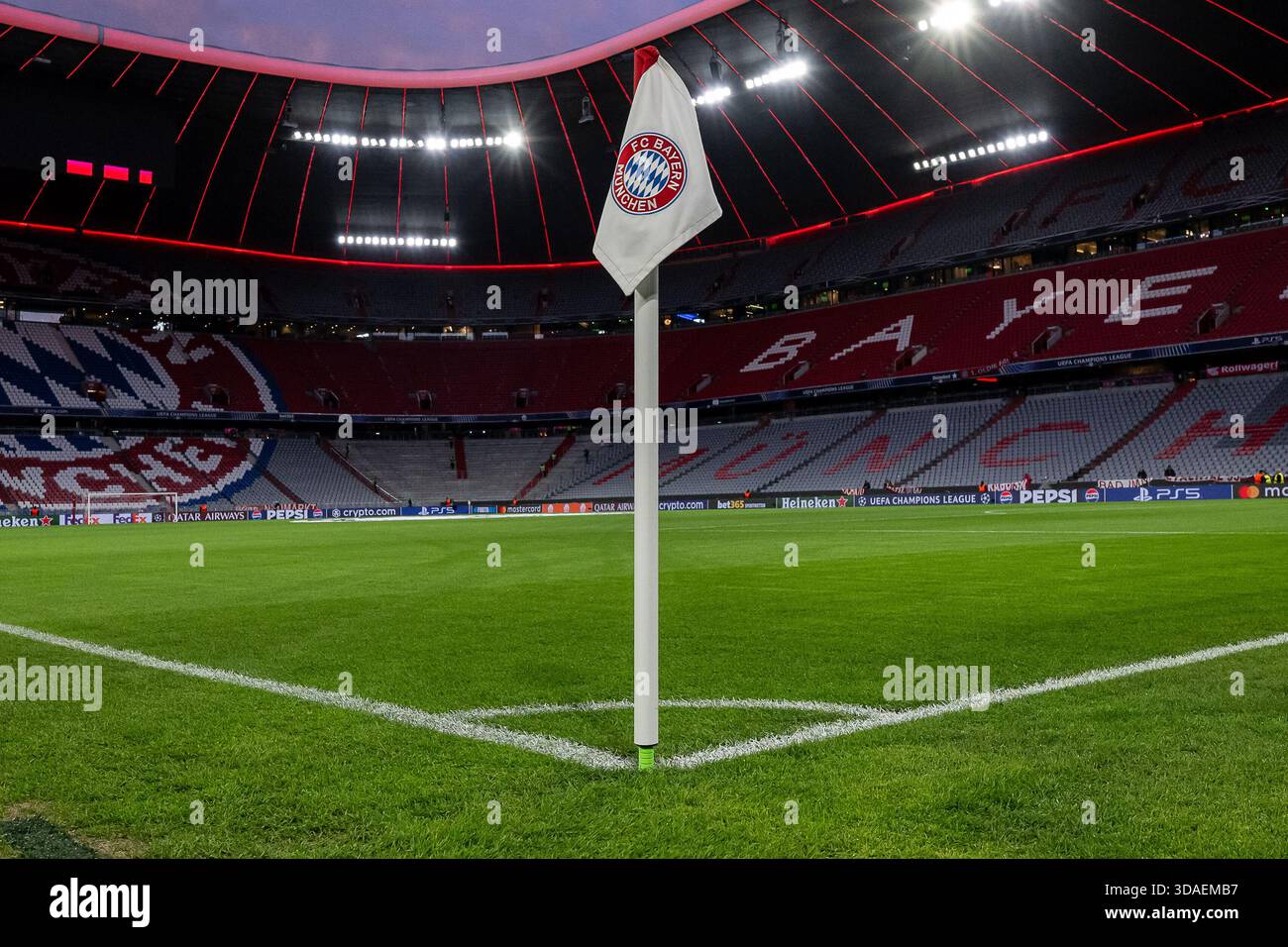Corner flag with FC FC Bayern Munich logo, stadium panorama with view of  the North Curve of the arena GER, FC FC Bayern Munich vs. Sporting Lisbon  SCP, Football, Champions League, Group