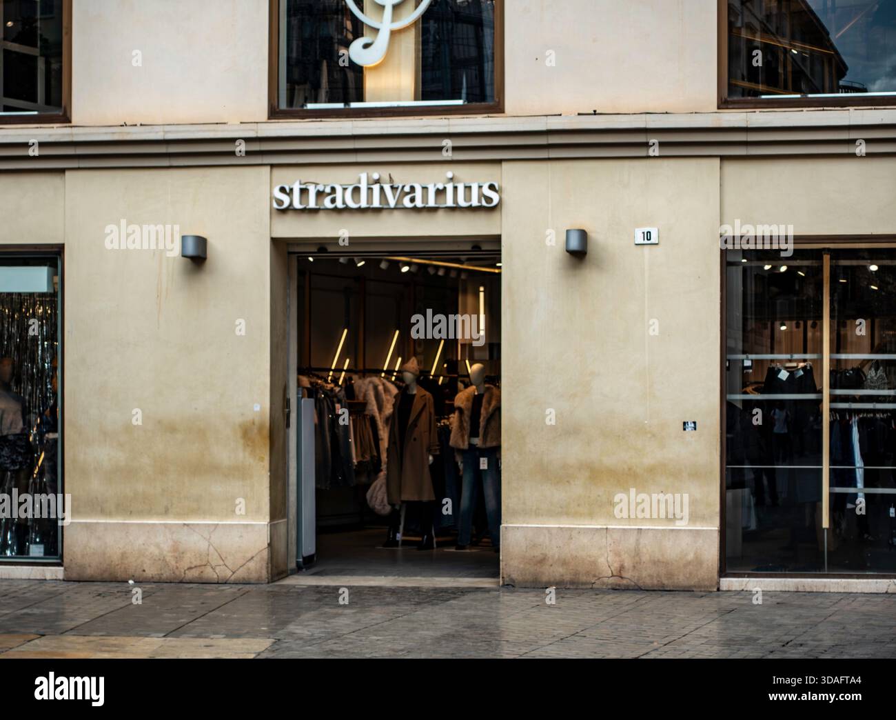 Fashion clothes shop name hi-res stock photography and images - Alamy