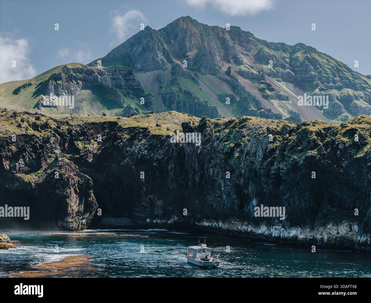 Akutan hi-res stock photography and images - Alamy