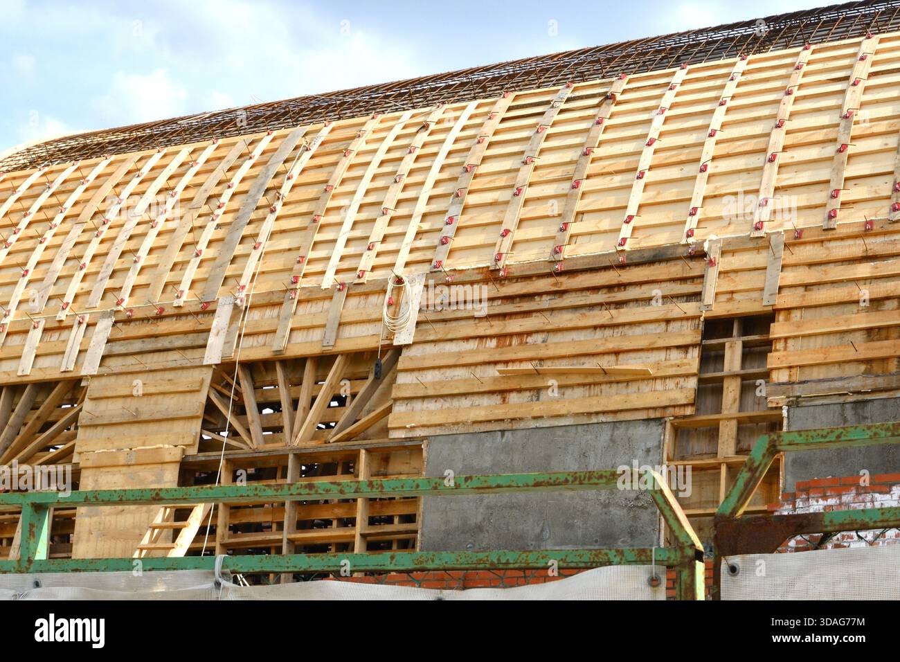 Arch formwork wood hi-res stock photography and images - Alamy