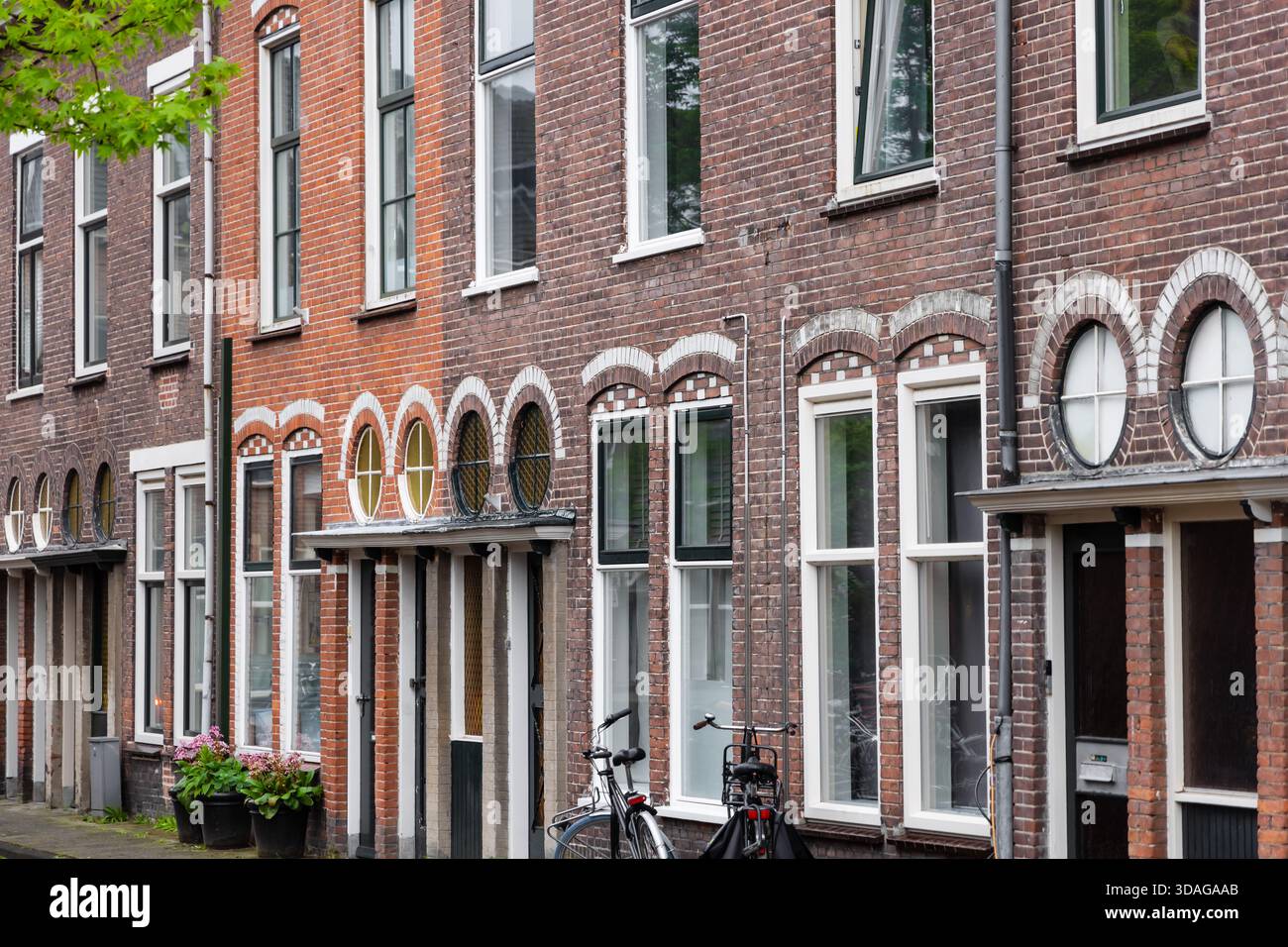 Dutch Brickwork Traditional dutch style brick row houses in Leiden, The Netherlands ...