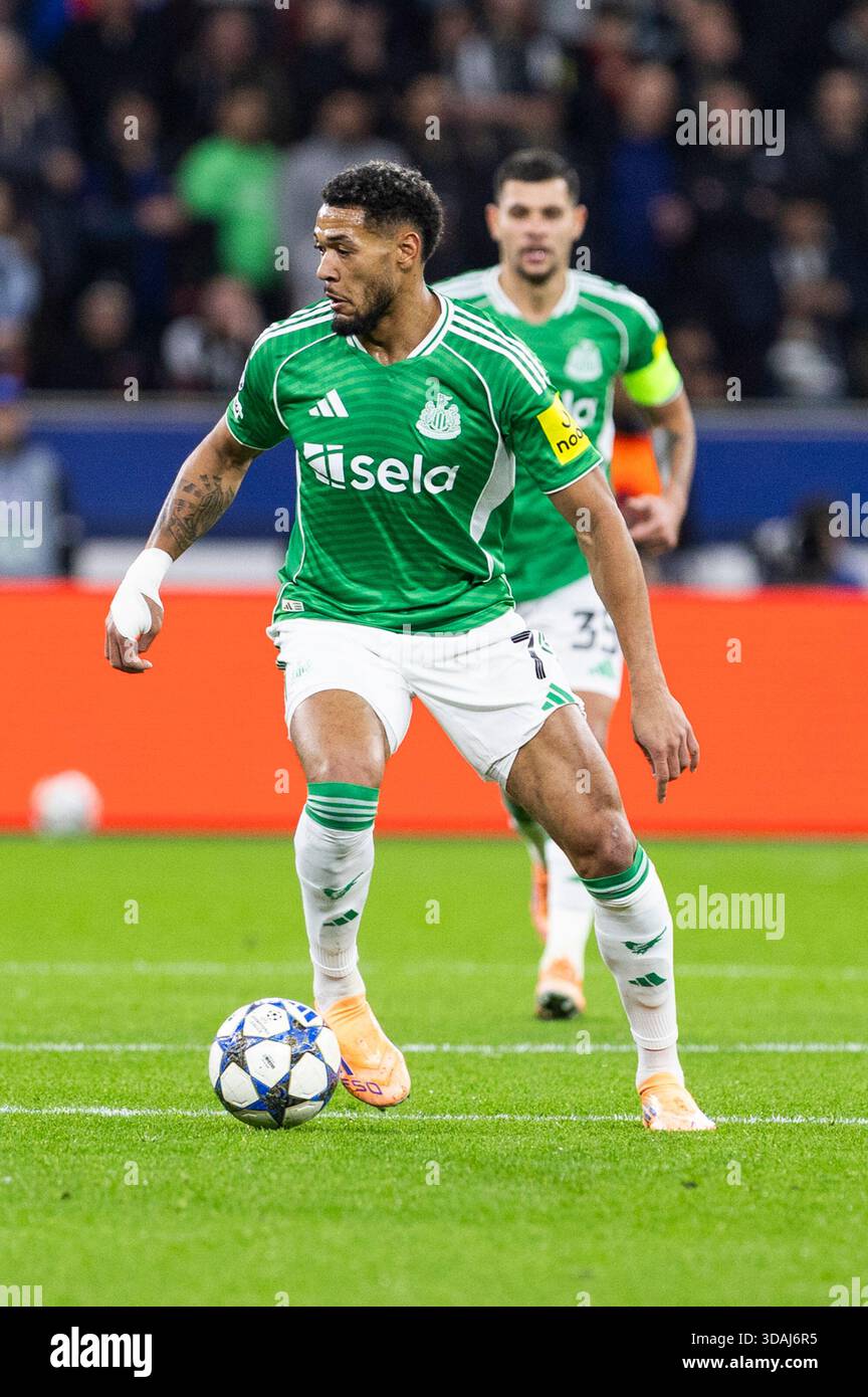 Joelinton #7 of Newcastle United during the game Stock Photo - Alamy