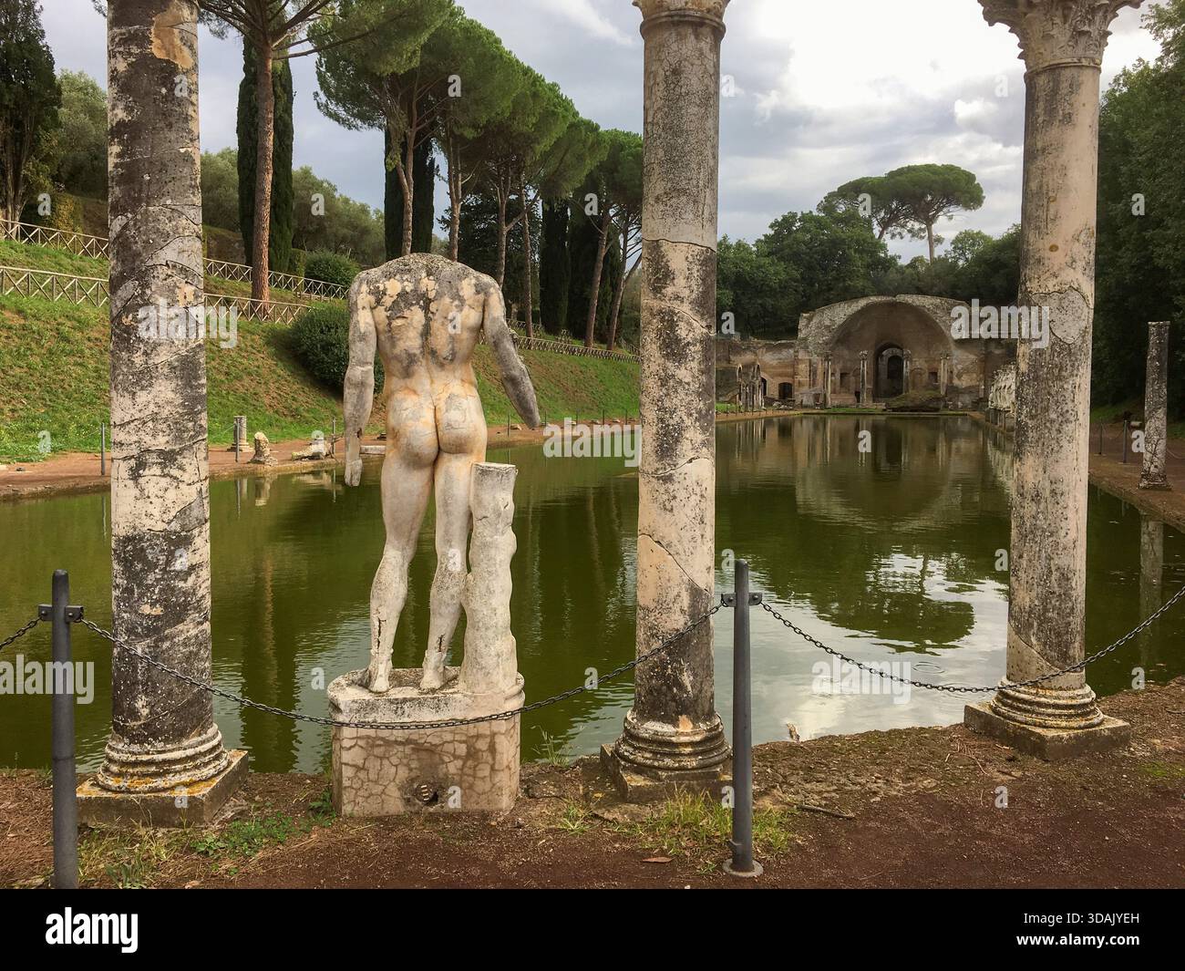Roman pool italy mosaics hi-res stock photography and images - Alamy
