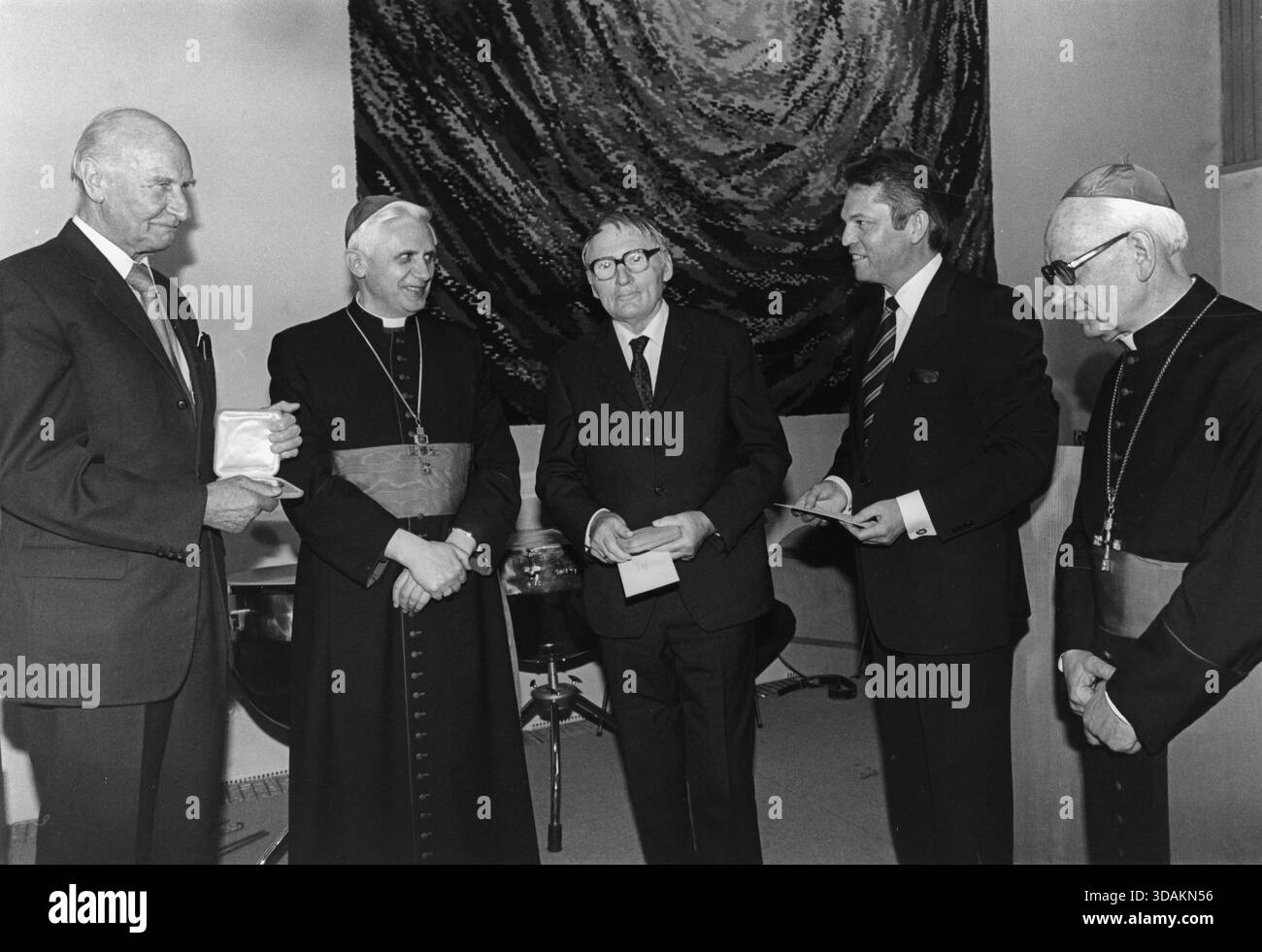 Josef Pieper, Josef Ratzinger, Walter Dierks, Dr. Henrich, Auxiliary ...