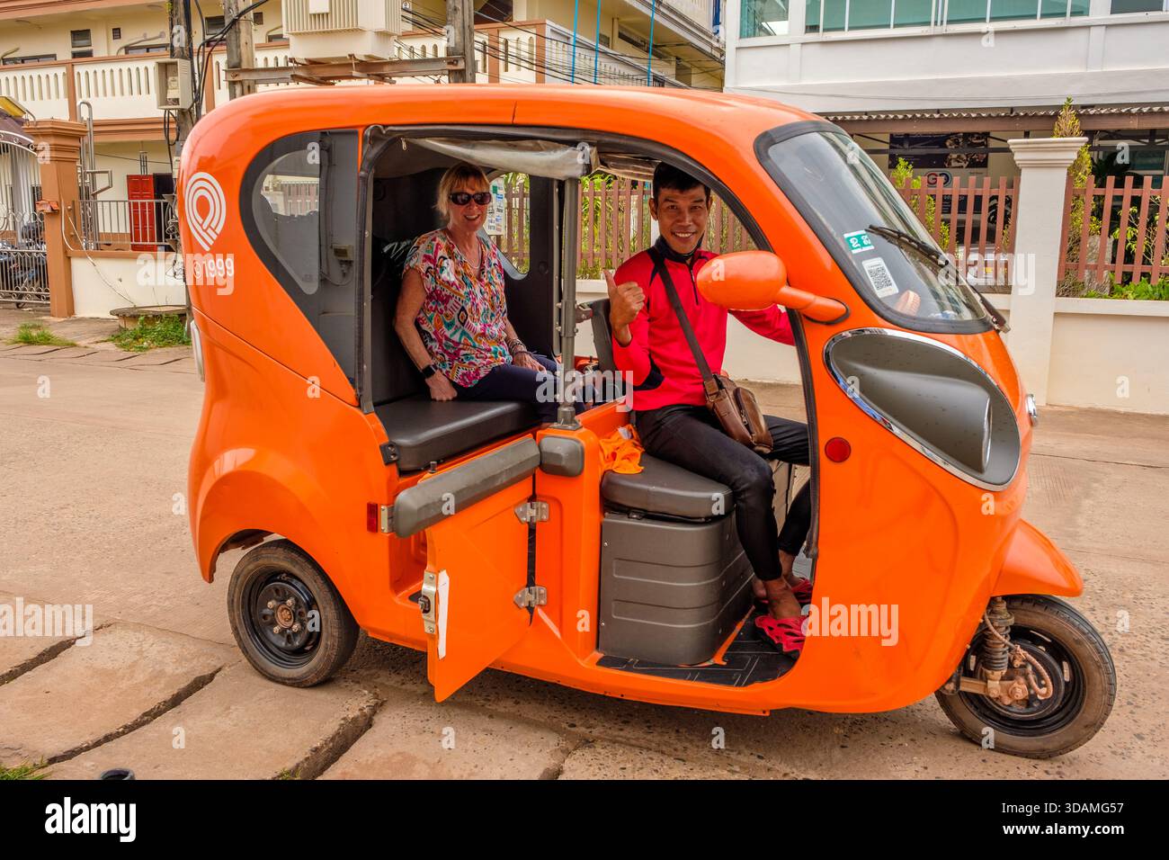 Ev tuk tuk hi-res stock photography and images - Alamy