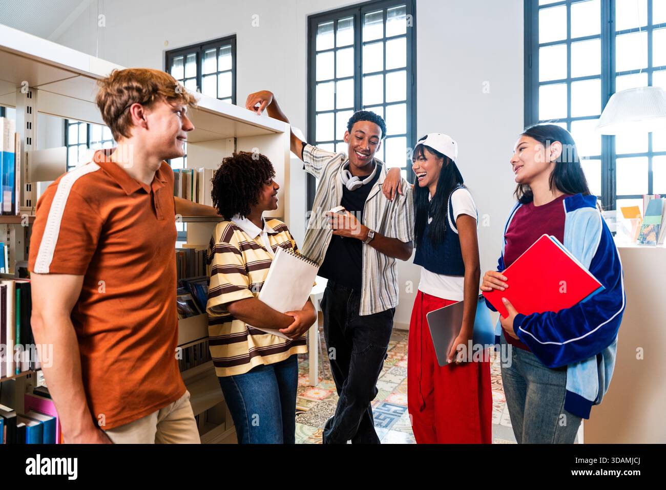 Classroom teenagers smiling relaxed hi-res stock photography and images ...