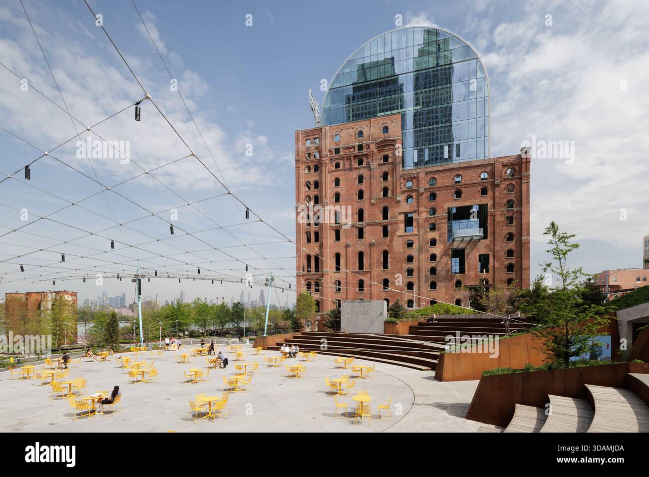 Domino square in williamsburg hi-res stock photography and images - Alamy - Leaving Domino Square Dates Beegas Ault