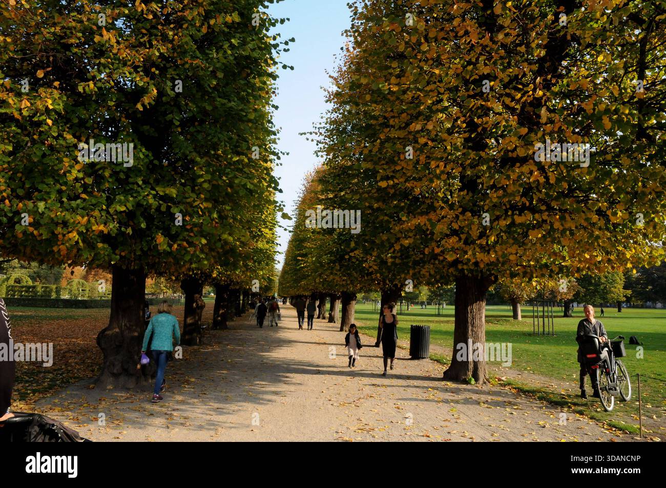 Copenhagen/Denmark 16.October 2018.. People enjoy sunny autumn day in ...