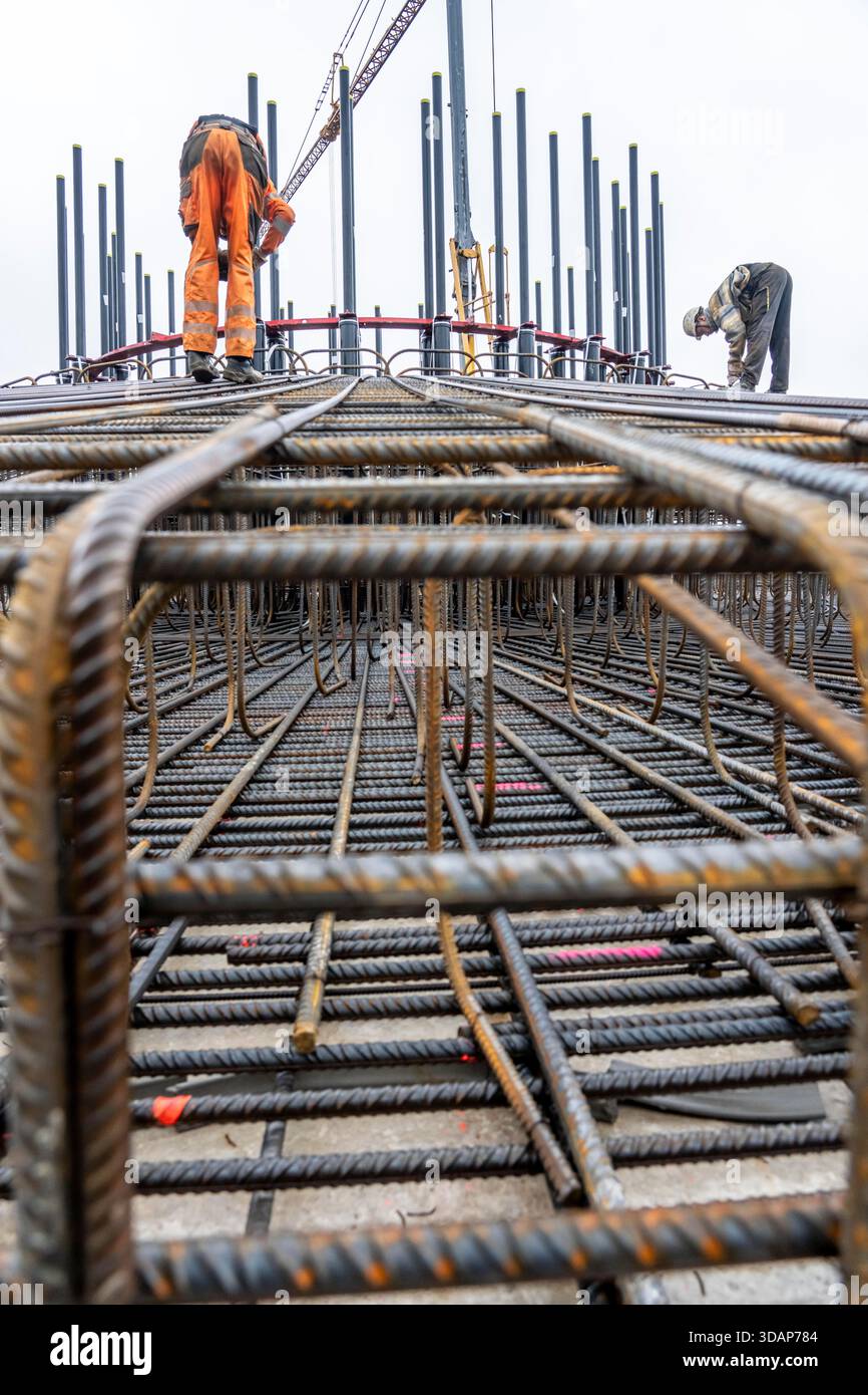 Installation of reinforcing steel for the reinforced concrete ...