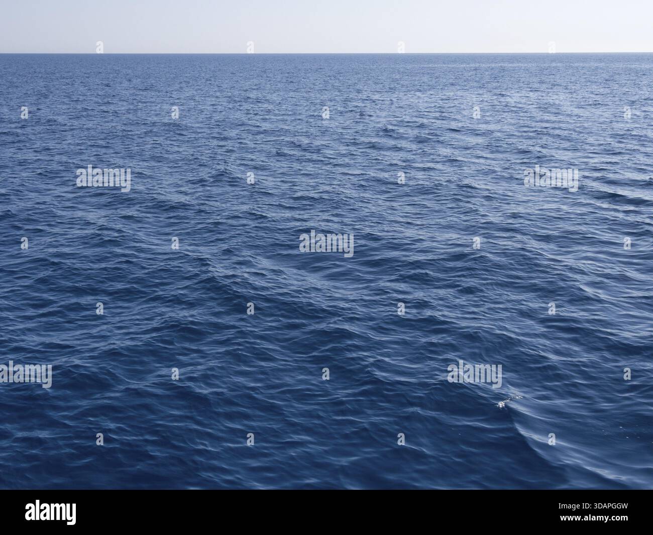Sea horizon line hi-res stock photography and images - Alamy