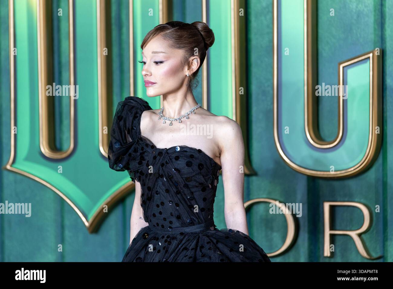 Cast and Guests attend Wicked For Good film premiere Featuring: Ariana Grande Where: London, United Kingdom When: 10 Nov 2025 Credit: Phil Lewis/WENN Stock Photo - Alamy Cast and Guests attend Wicked For Good film premiere Featuring: Ariana Grande Where: London, United Kingdom When: 10 Nov 2025 Credit: Phil Lewis/WENN Stock Photo - Alamy