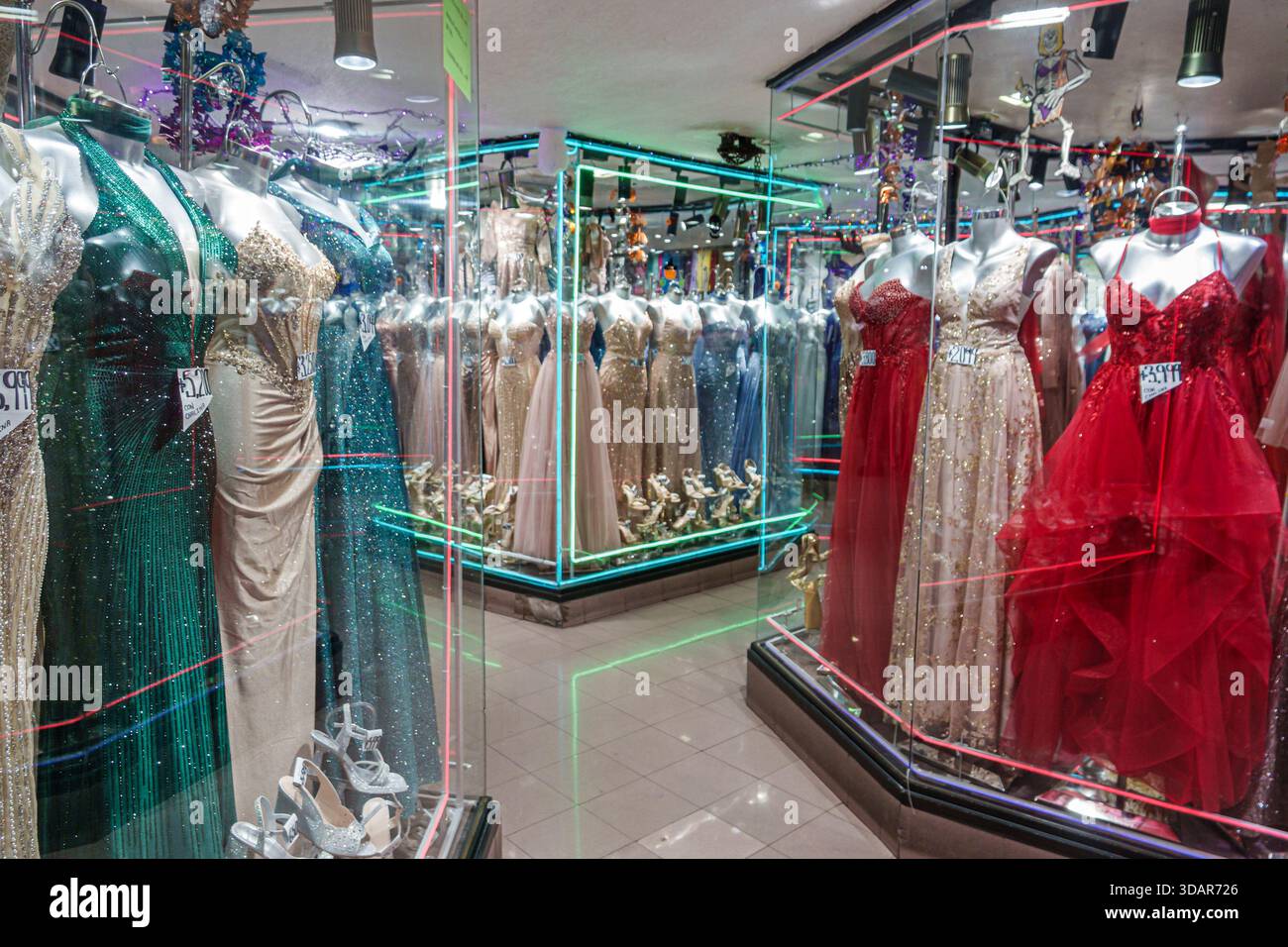 Mexican dresses hi-res stock photography and images - Alamy