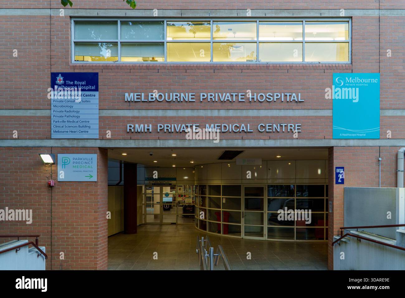 Modern hospital exterior hi-res stock photography and images - Alamy
