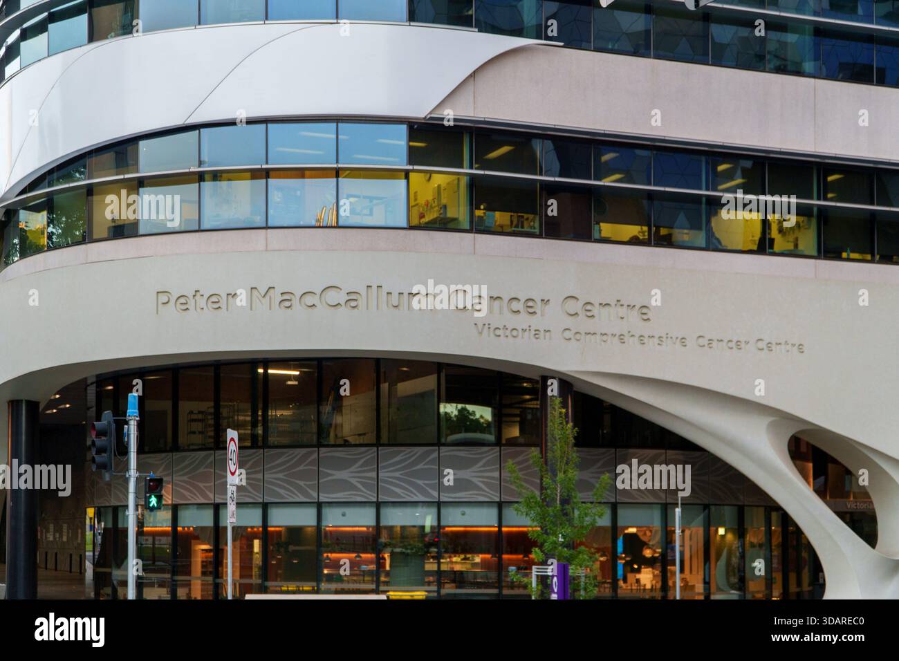 Modern hospital exterior hi-res stock photography and images - Alamy